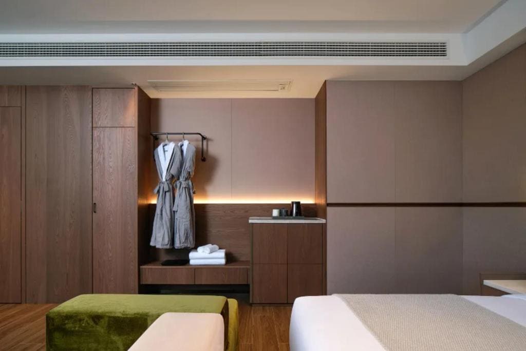 Suite with Pool View room - Image 2