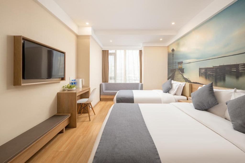 Standard Family Room room - Image 1
