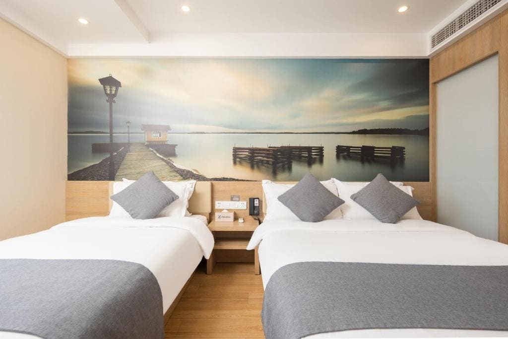 Standard Family Room room - Image 3