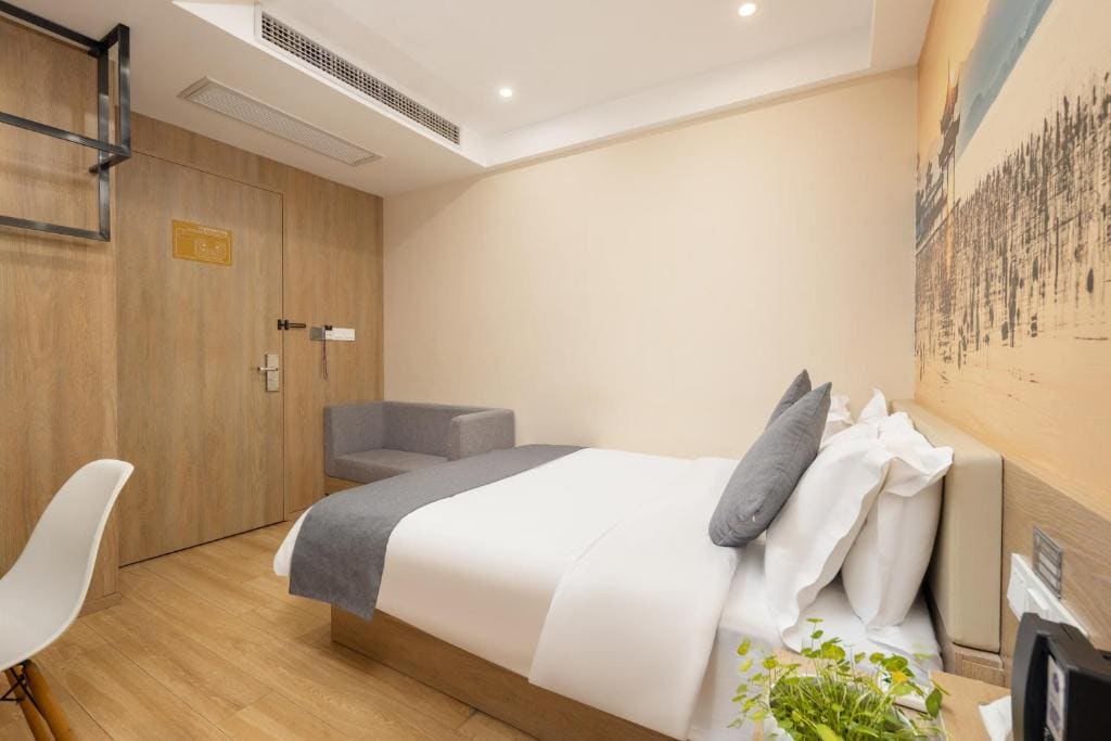 Standard Single Room with Shower room - Image 3