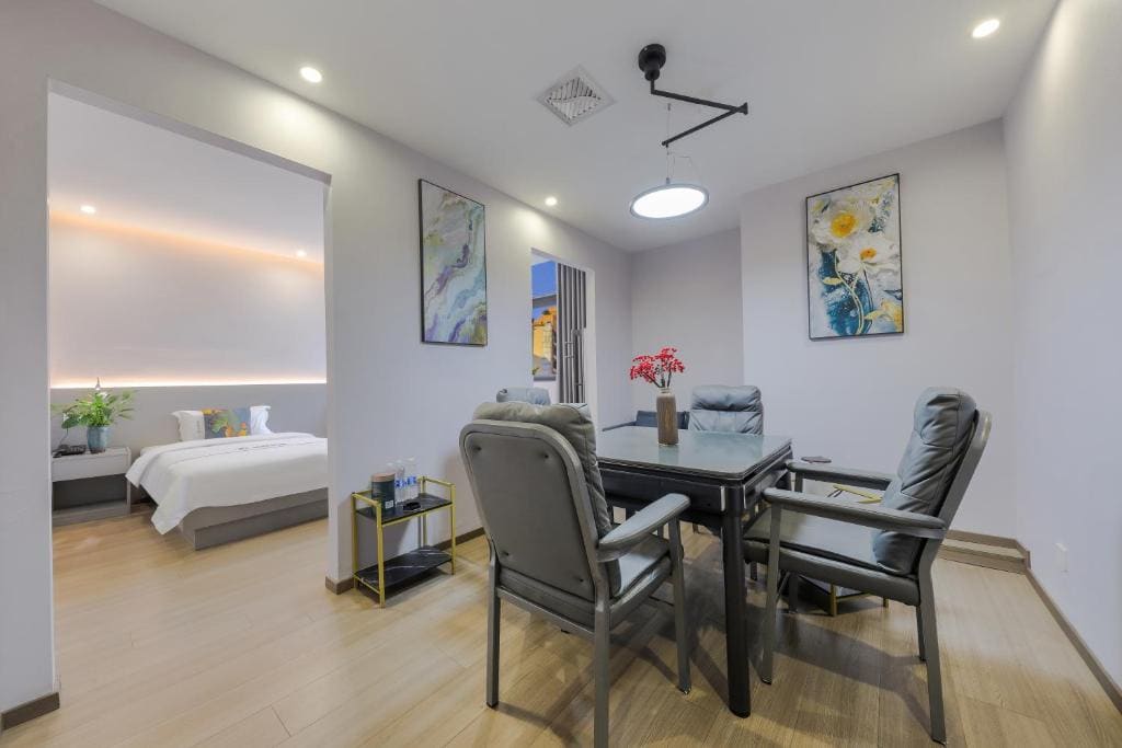 Family Room room - Image 3