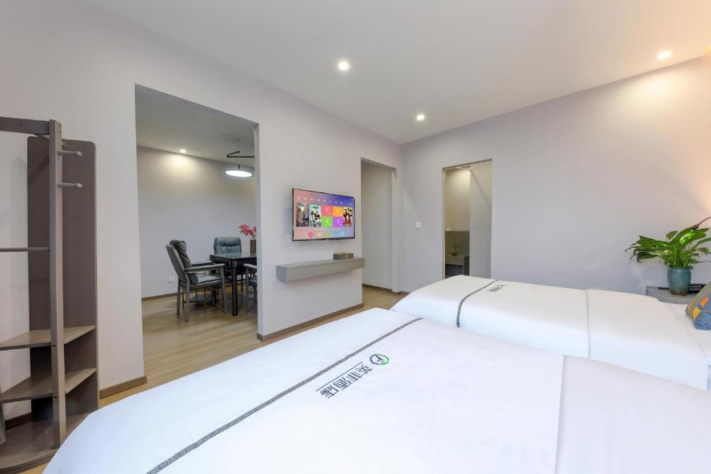 Family Room room - Image 1