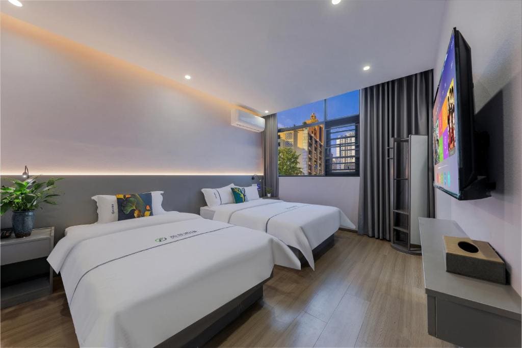 Family Room room - Image 2
