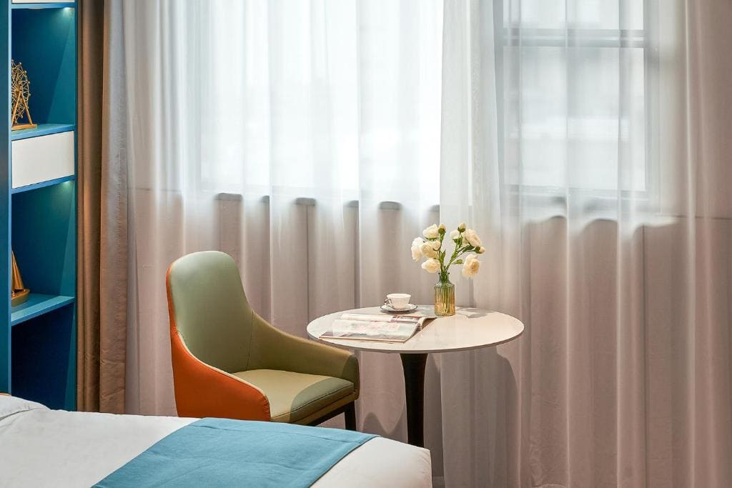 Family Room room - Image 2