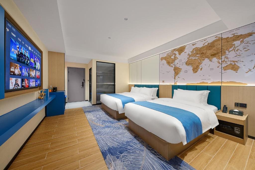 Family Room room - Image 3