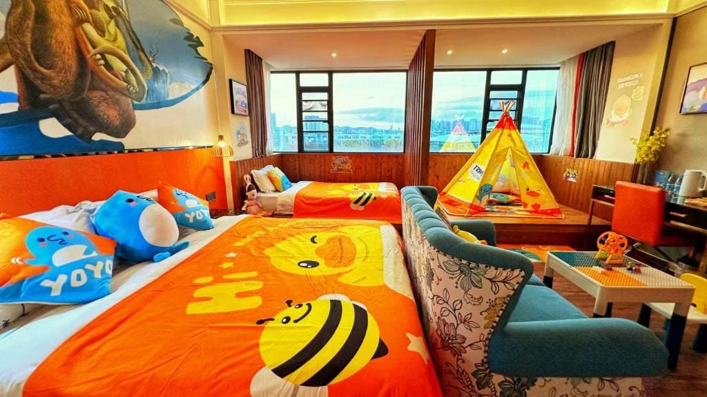 Family Room room - Image 2