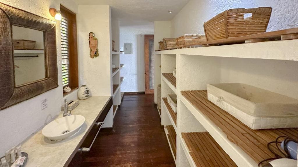 Superior Quadruple Room room - Image 3