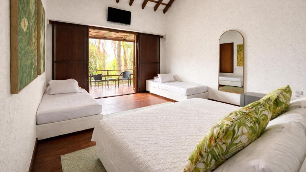 Superior Quadruple Room room - Image 1