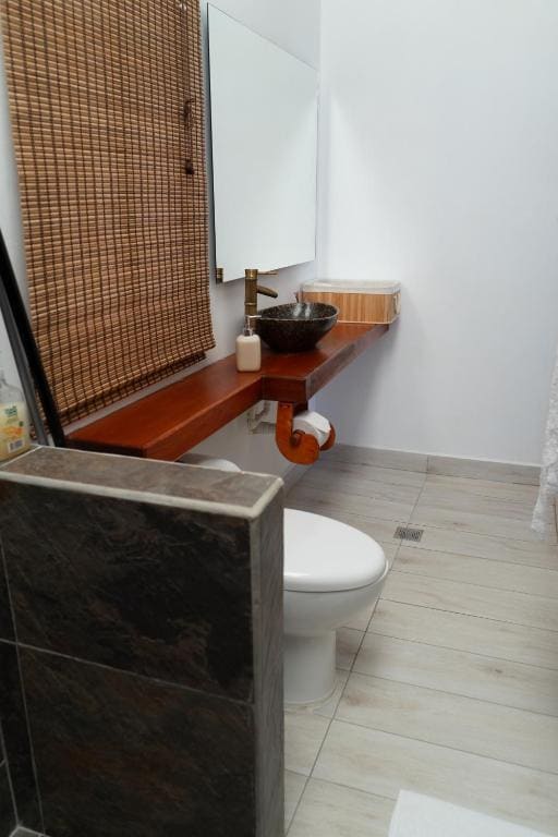 Queen Room with Spa Bath room - Image 1