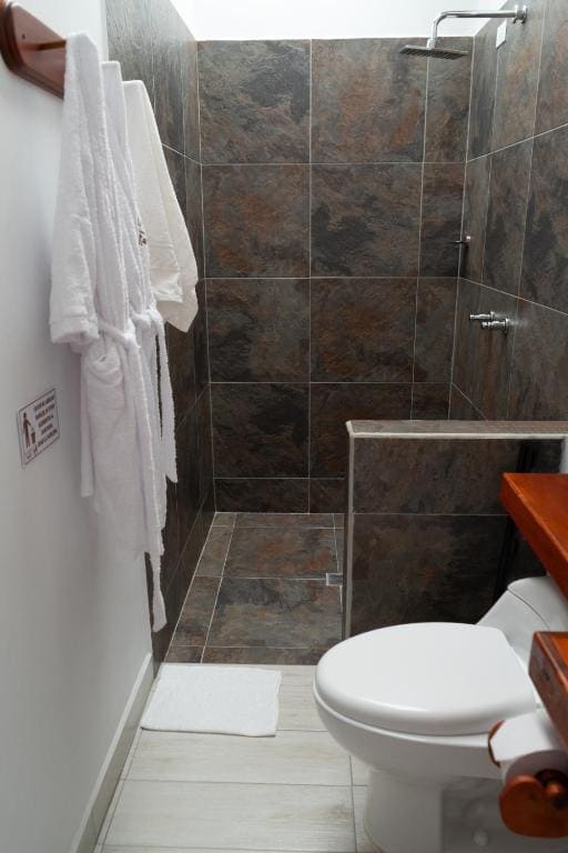 Queen Room with Spa Bath room - Image 2