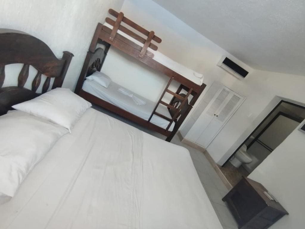 Deluxe Quadruple Room room - Image 1