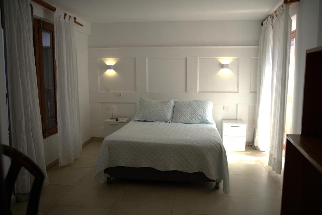 Double Room with Balcony room - Image 3