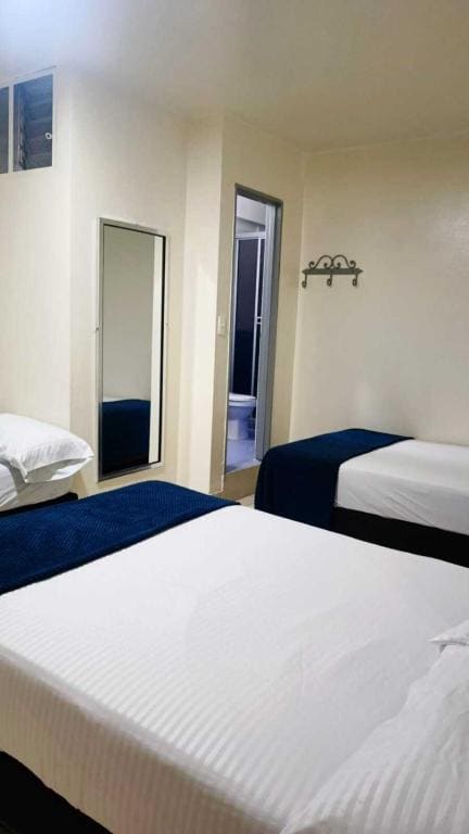 Classic Quadruple Room room - Image 3