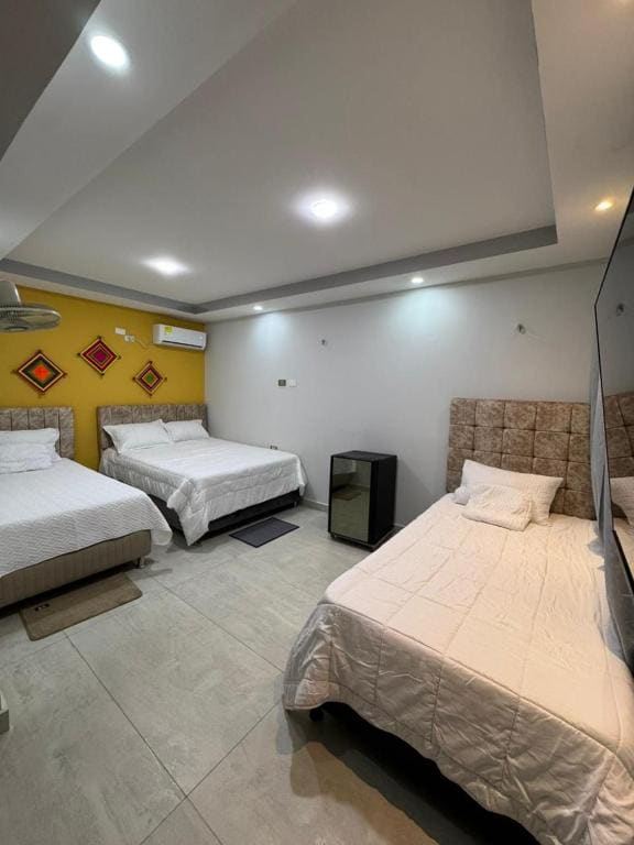 Triple Room with Pool View room - Image 2