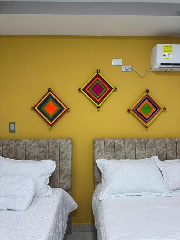 Triple Room with Pool View room - Image 1