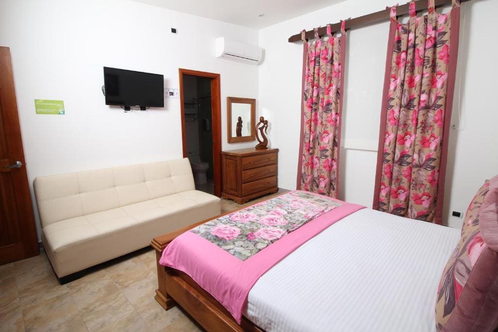 Superior Queen Room room - Image 2