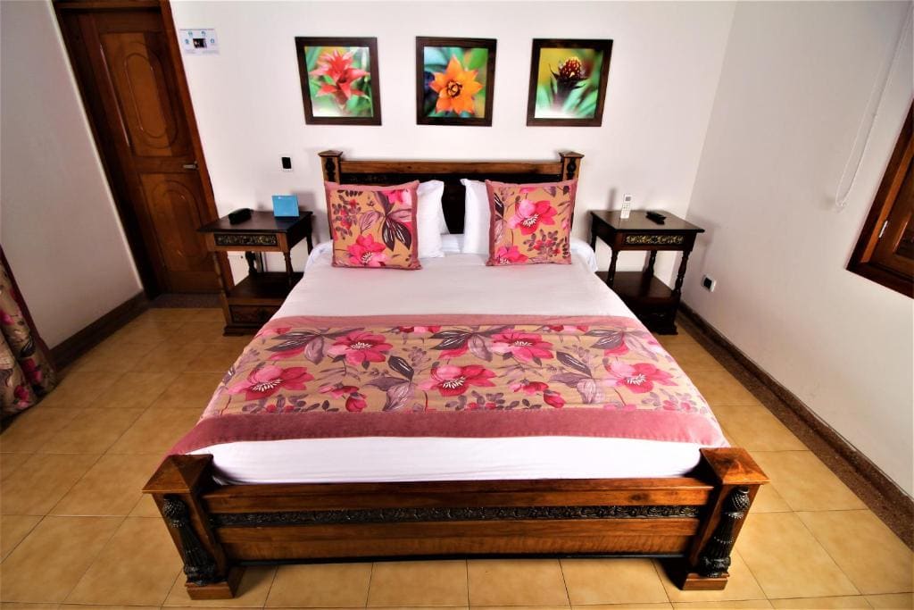 Superior Queen Room room - Image 1