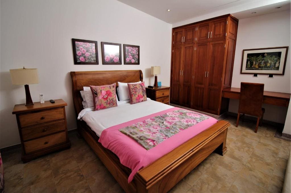 Superior Queen Room room - Image 3