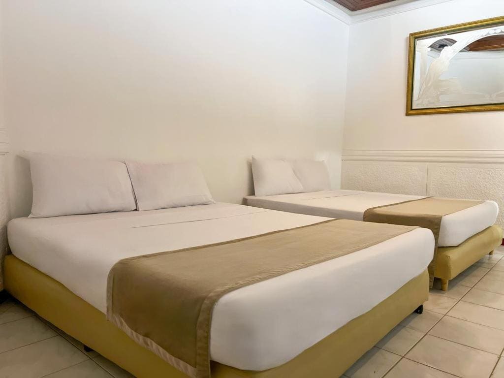 Family Room room - Image 1