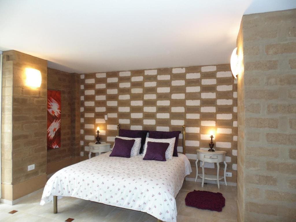 Queen Suite room - Image 2