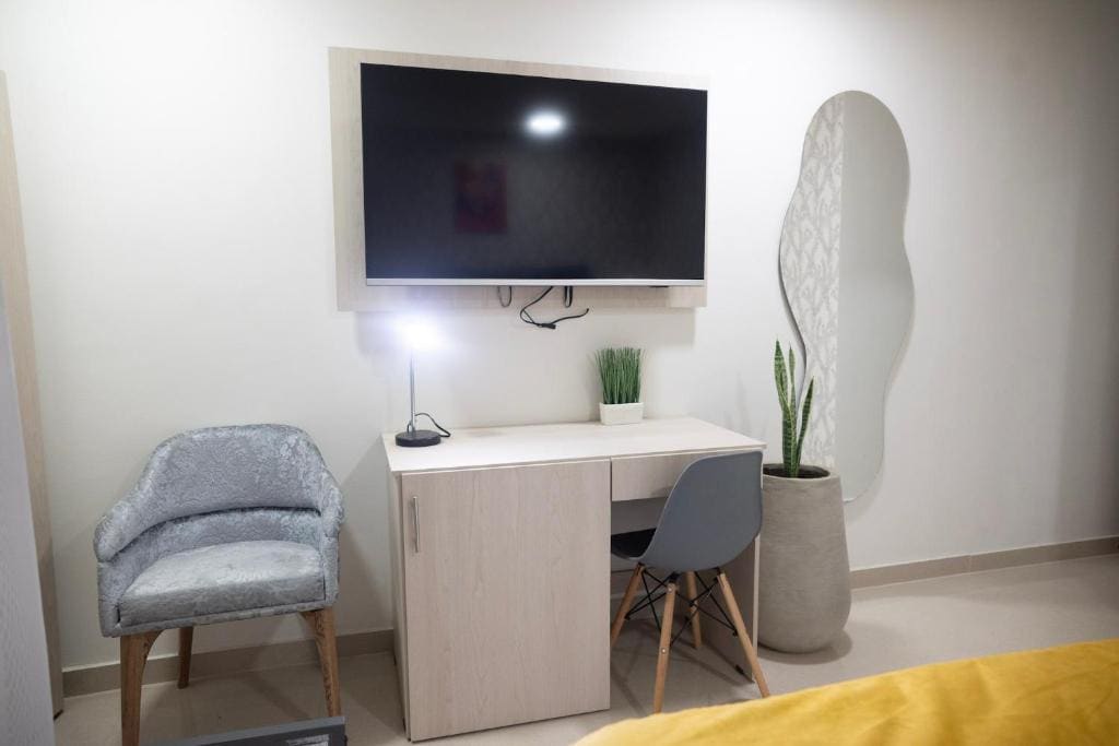 Room room - Image 2