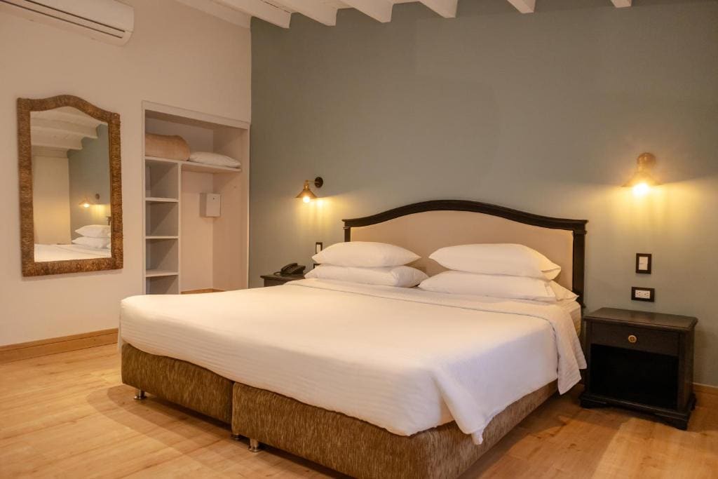 King Premium Room with Pool View - Non-Smoking room - Image 1