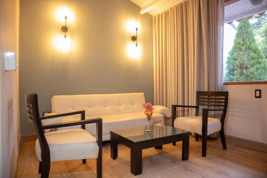 King Junior Suite - Non-Smoking room - Image 1