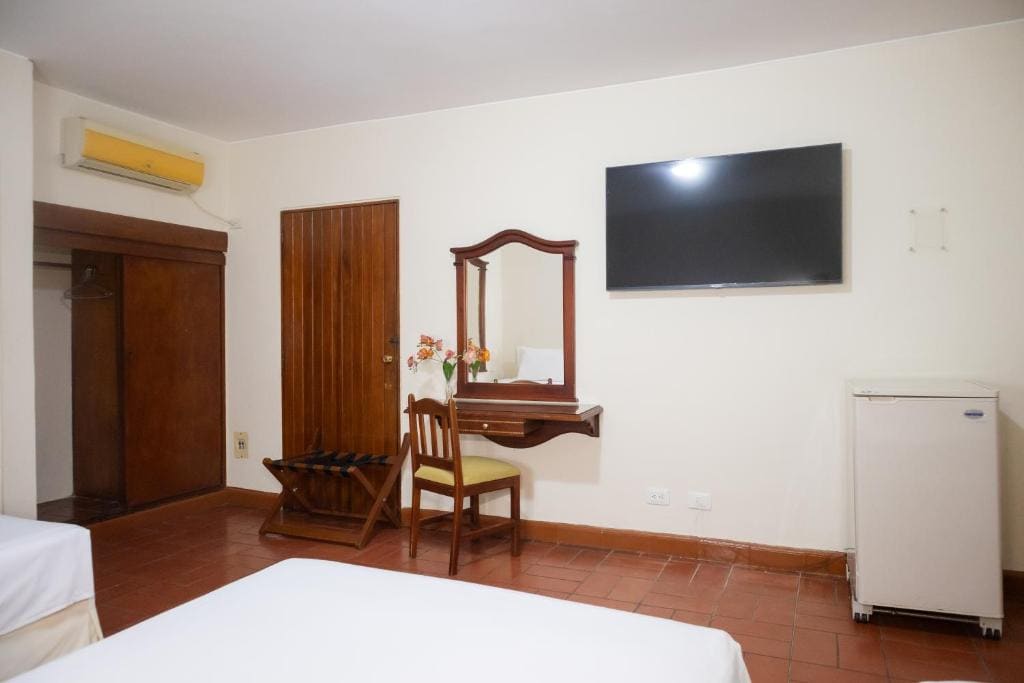 3 Single Beds - Non Smoking room - Image 1