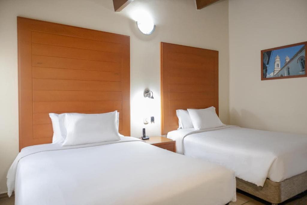 2 Double Beds Executive Room Non-Smoking room - Image 3