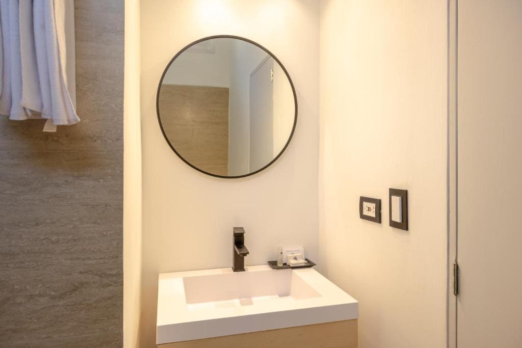 King Premium Room with Pool View - Non-Smoking room - Image 2