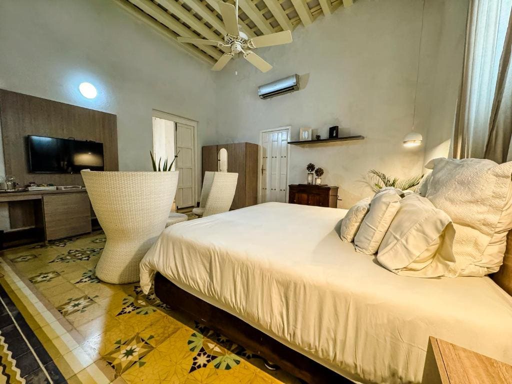 Deluxe Double Room with Bath room - Image 1