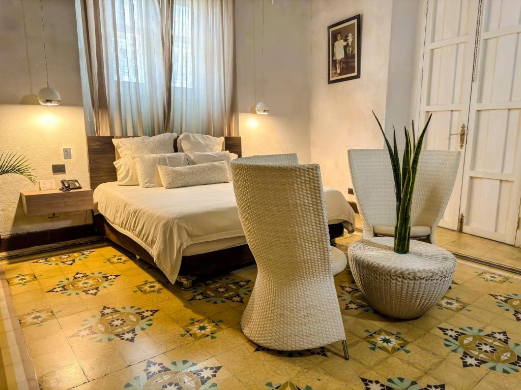 Deluxe Double Room with Bath room - Image 2