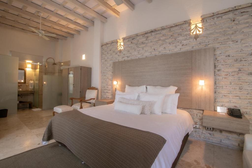 Deluxe King Room room - Image 1