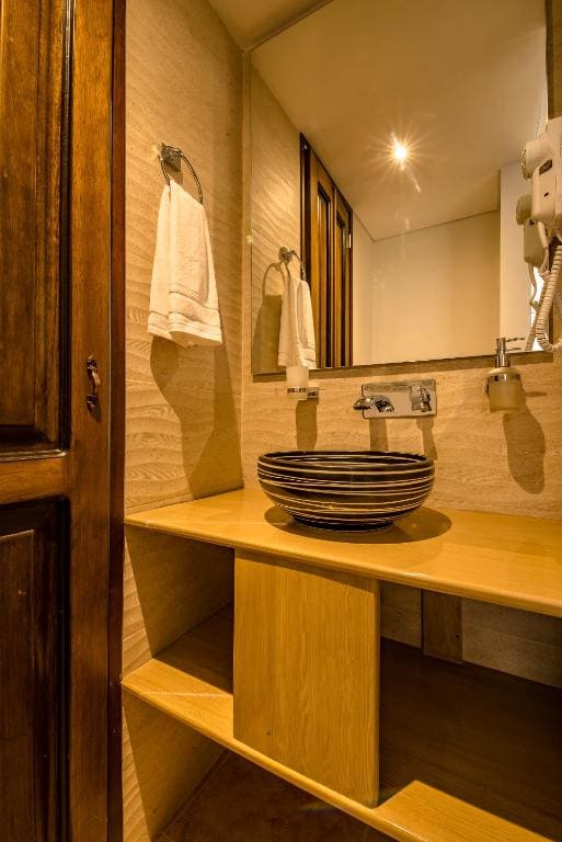 Standard Triple Room room - Image 2