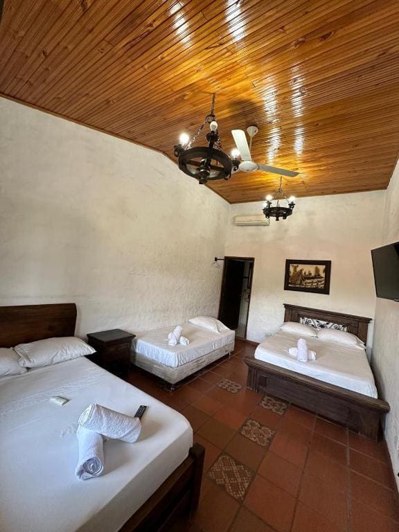 Family Room with Private Bathroom room - Image 2