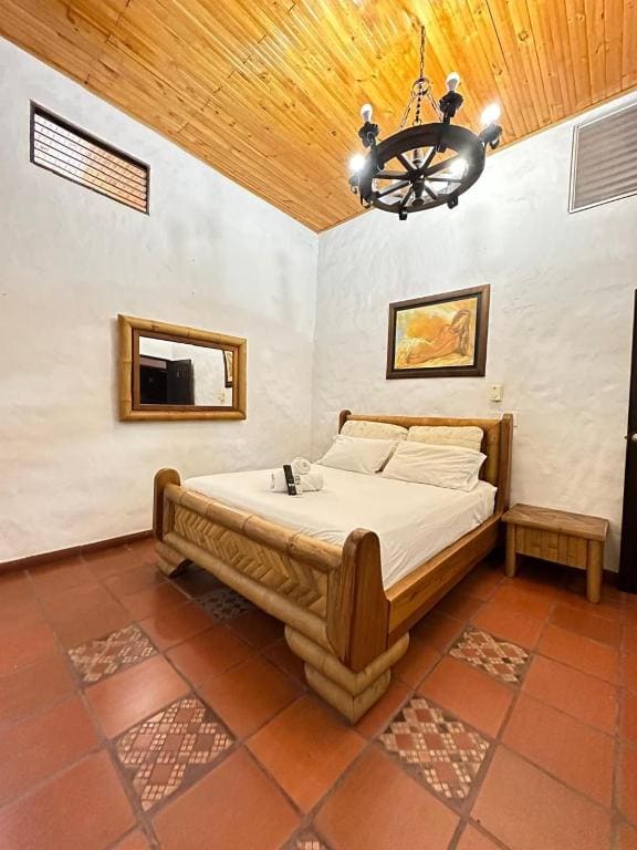 Large Double Room room - Image 3
