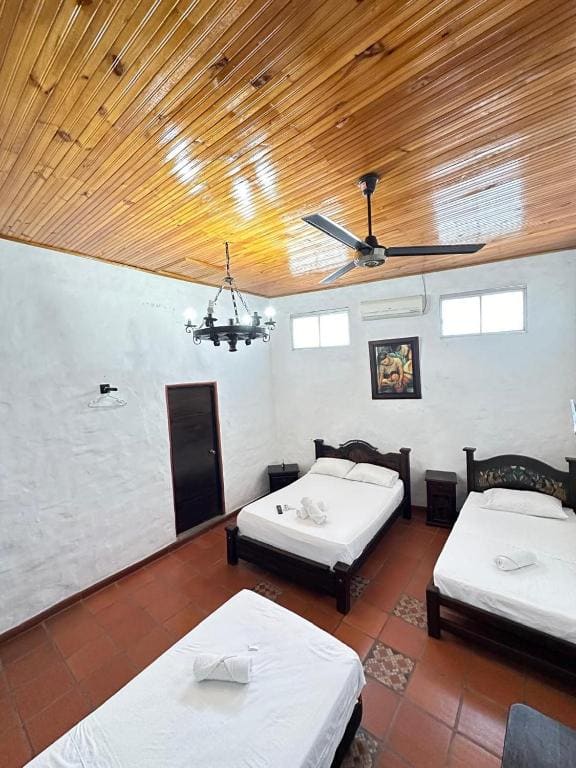 Triple Room with Private Bathroom room - Image 2
