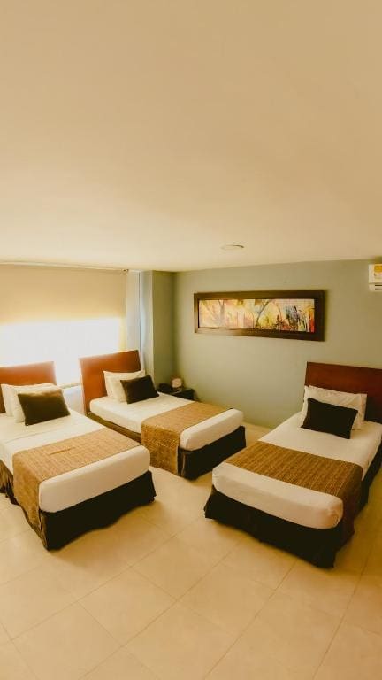 Family Room room - Image 3