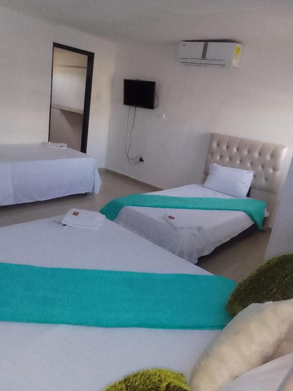 Quadruple Room with Private Bathroom room - Image 2