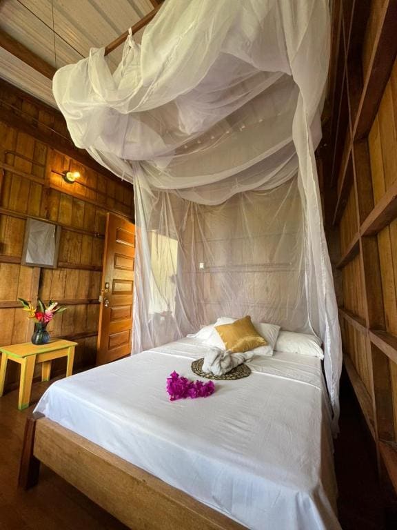 Standard Double Room with Shared Bathroom room - Image 2