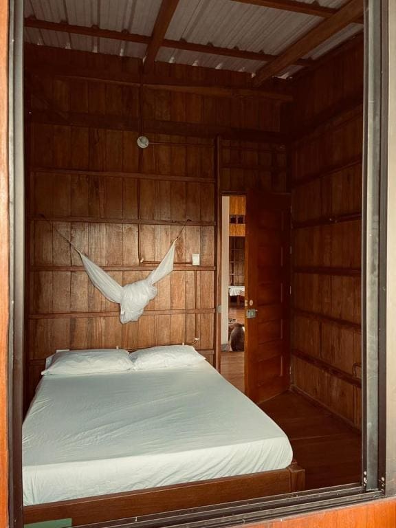 Double Room with Shared Bathroom room - Image 2