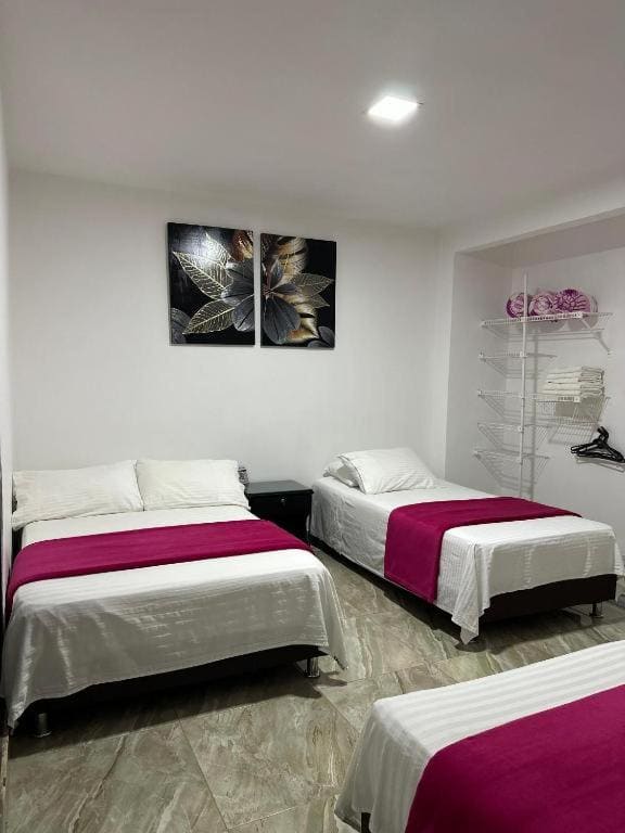 Family Room room - Image 3