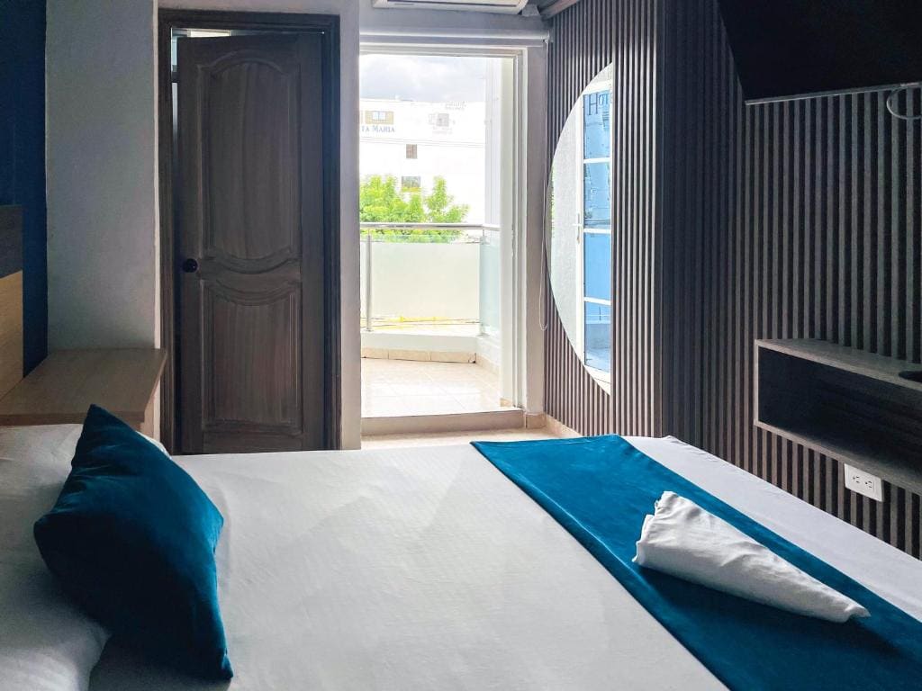 Double Room with Balcony room - Image 1