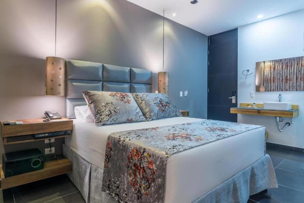 Deluxe Double Room with Bath room - Image 1