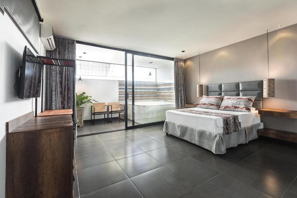 Deluxe Double Room with Bath room - Image 3