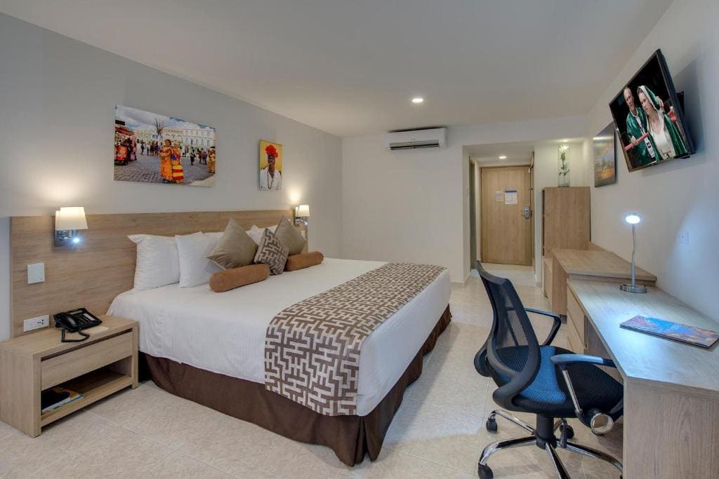 Female room room - Image 1