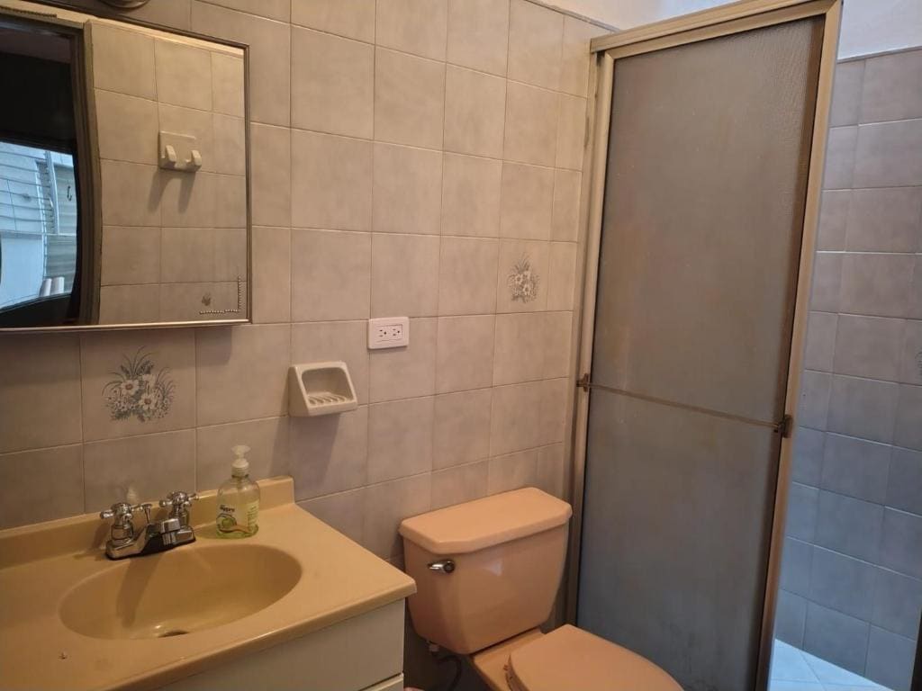 Family Room with Private Bathroom room - Image 1