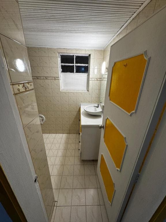 Standard Double Room with Shared Bathroom room - Image 3