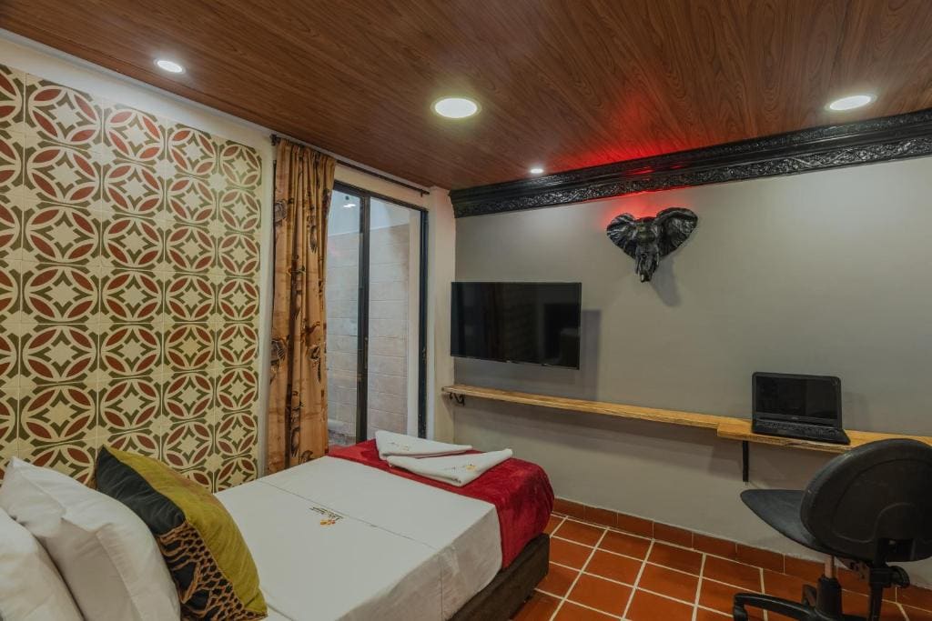 Single Room with Balcony room - Image 2
