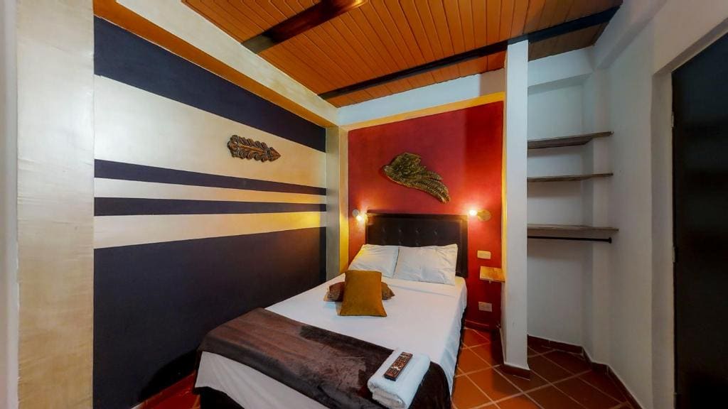 Single Room with Private Bathroom room - Image 3